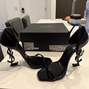 Authentic Saint laurent opyum 110 heels logo black patent